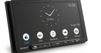 Einfache und sichere Smartphone-Nutzung im Auto ohne (Foto: Sony Europe B.V.)