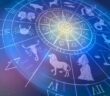 Sternzeichen-Rad mit Horoskopen. (Foto: AdobeStock_346364951 lidiia)